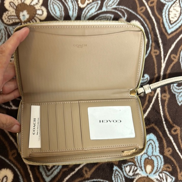 Coach Beige and White Wallet Like new condition MSRP 228 - Picture 16 of 16